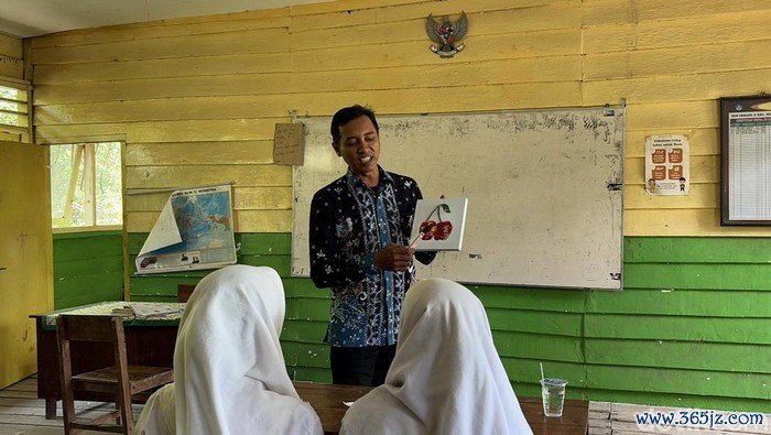 Potret perjuangan guru SD di daerah terpencil Sidoajo